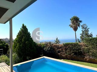 Maison à Pinares de San Antón. Exclusiva villa independiente en málaga este, de reciente constr