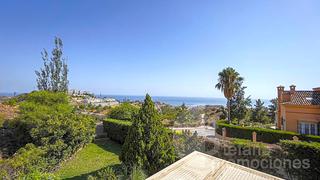 Casa a Pinares de San Antón. Exclusiva villa independiente en málaga este, de reciente constr