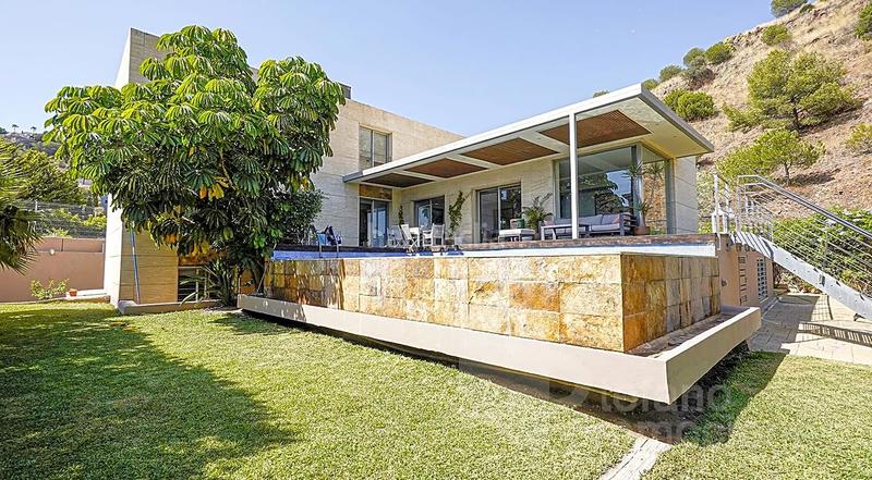 Foto f61e7794-27ad-4395-bee8-07552d53dcd1. Casa con riscaldamento parcheggio piscina in Pinares de San Antón Málaga