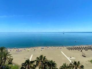 Piso  Marítimo pablo ruiz picasso. Vive en primera linea de playa, con unas  vistas frontales al ma