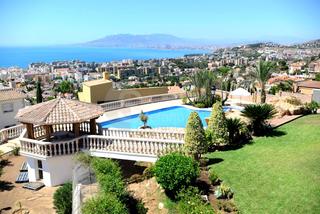 Casa  Antón chéjov. Villa  de lujo, alto standing con vistas a toda la bahía de mála