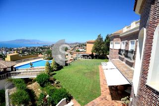 Maison  Antón chéjov. Villa  de lujo, alto standing con vistas a toda la bahía de mála