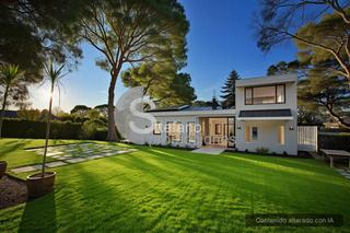 Casa en Pinares de San Antón. Exclusiva villa independiente con vistas panorámicas al mar, sit