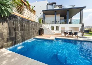 Casa  Matilde pedrazo. Villa de estilo moderno en málaga este, con impresionantes vista