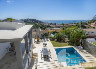 Casa  Matilde pedrazo. Villa de estilo moderno en málaga este, con impresionantes vista