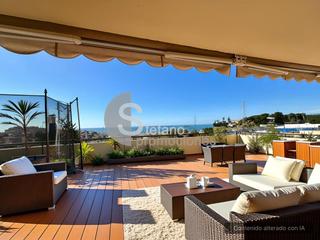 Casa aparellada a Pinares de San Antón. Chalet pareado con vistas al mar desde todas las habitaciones, a