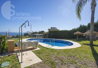 Casa aparellada a Pinares de San Antón. Chalet pareado con vistas al mar desde todas las habitaciones, a
