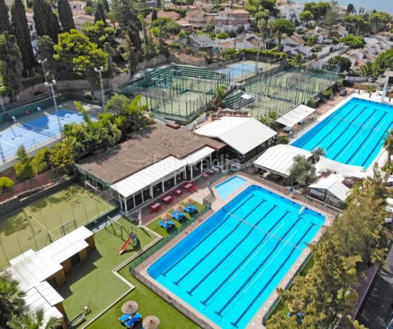 Foto 2eed4c51-4465-4896-8d07-1387f8ac3792. Casa amb aparcament a El Candado Málaga