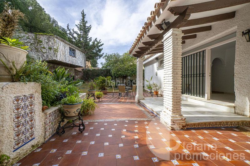 Foto 529bbced-e970-43a7-a706-bfd55a007fe8. Casa amb aparcament a El Candado Málaga