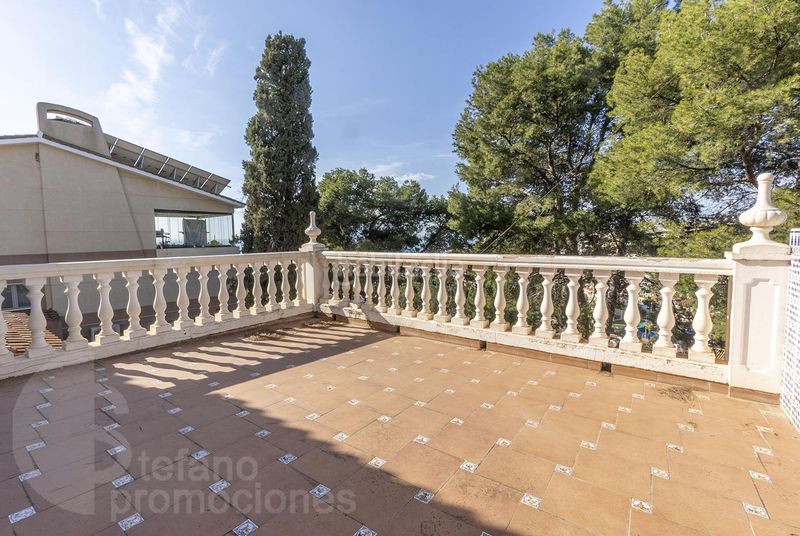 Foto 6bd565ae-1c83-4185-aeb0-e38c1d52746e. Casa amb aparcament a El Candado Málaga