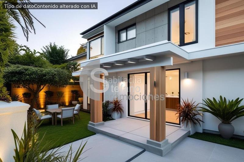 Foto 1c16a3ca-3402-4c1d-9b65-f46d7d20169d. Casa su refugio este en comoda parcela de 750 metros , y 361 metros constuidos en Málaga