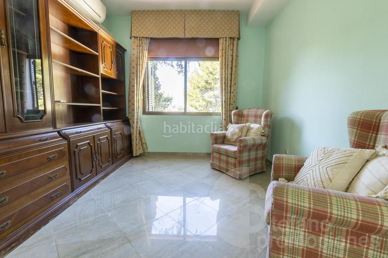 Foto 1cccc03e-52ab-47cb-8778-6902e633af38. Casa su refugio este en comoda parcela de 750 metros , y 361 metros constuidos en Málaga