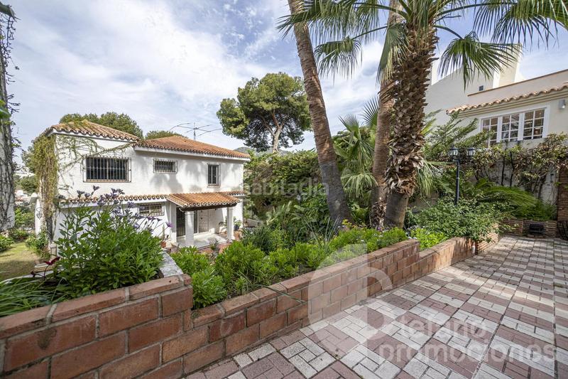 Foto 62c8b235-83b6-40d6-a30e-3db403eabfbd. Casa su refugio este en comoda parcela de 750 metros , y 361 metros constuidos en Málaga