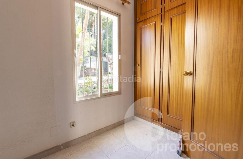 Foto 705e38af-2ee2-4f0e-99fd-bc54e230a533. Casa su refugio este en comoda parcela de 750 metros , y 361 metros constuidos en Málaga