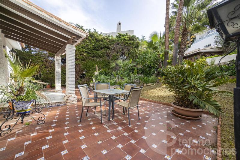 Foto 77b667f4-44ad-40e3-8489-55ae7867d013. Casa su refugio este en comoda parcela de 750 metros , y 361 metros constuidos en Málaga