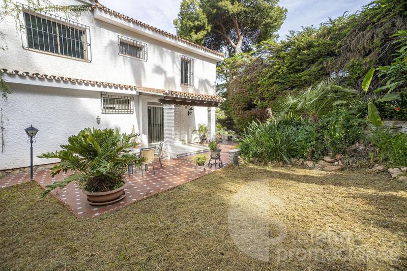 Foto 87ed2d88-02f8-4700-a416-13bf43864901. Casa su refugio este en comoda parcela de 750 metros , y 361 metros constuidos en Málaga