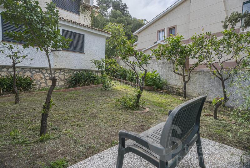 Foto afa3dc30-9d35-4189-abd9-b146aef50e50. Casa su refugio este en comoda parcela de 750 metros , y 361 metros constuidos en Málaga