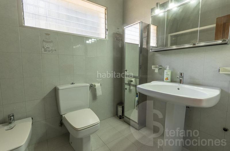 Foto b529c66f-0906-44f8-85d0-38ccd4e043fd. Casa su refugio este en comoda parcela de 750 metros , y 361 metros constuidos en Málaga