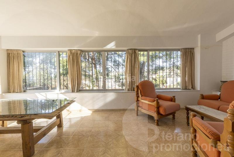 Foto c3043b97-ca1d-47f9-bce0-d65372a0a561. Casa su refugio este en comoda parcela de 750 metros , y 361 metros constuidos en Málaga
