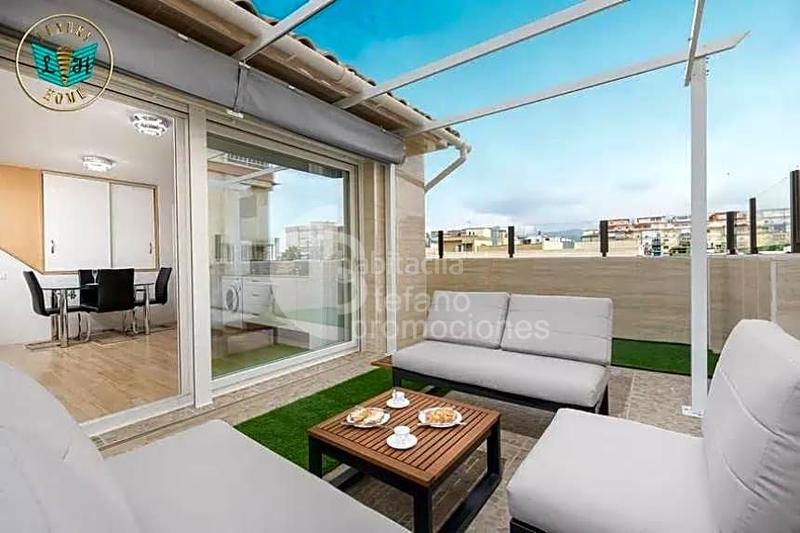 Foto b72cf7c8-2d12-4264-ae18-a015092921cc. Duplex in Parque Ayala - Jardín de la Abadía - Huelín Málaga