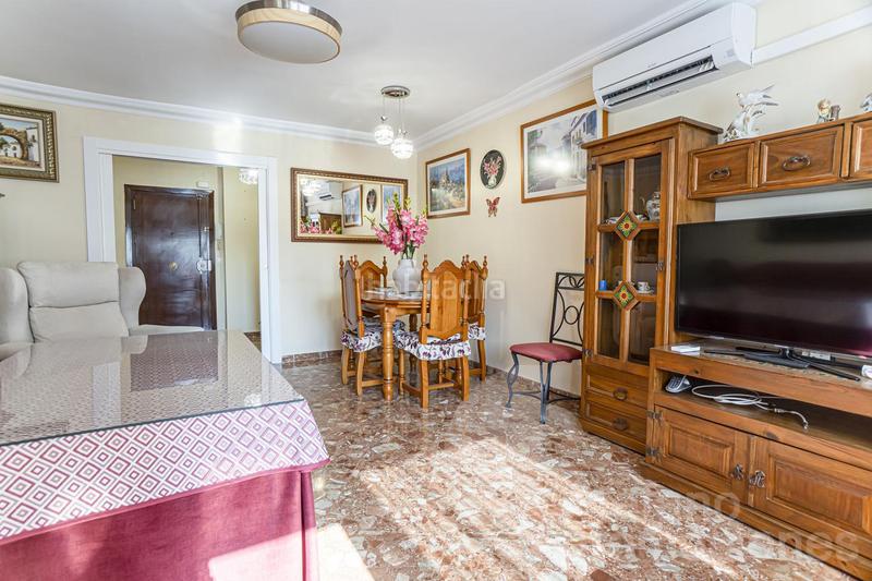 Foto 61f38e29-9232-4ca3-8bcf-c3ad6b5735f5. Piso amplia y luminosa vivienda de esquina totalmente reformada en el centro . cuenta con 3 dormitorios en Málaga