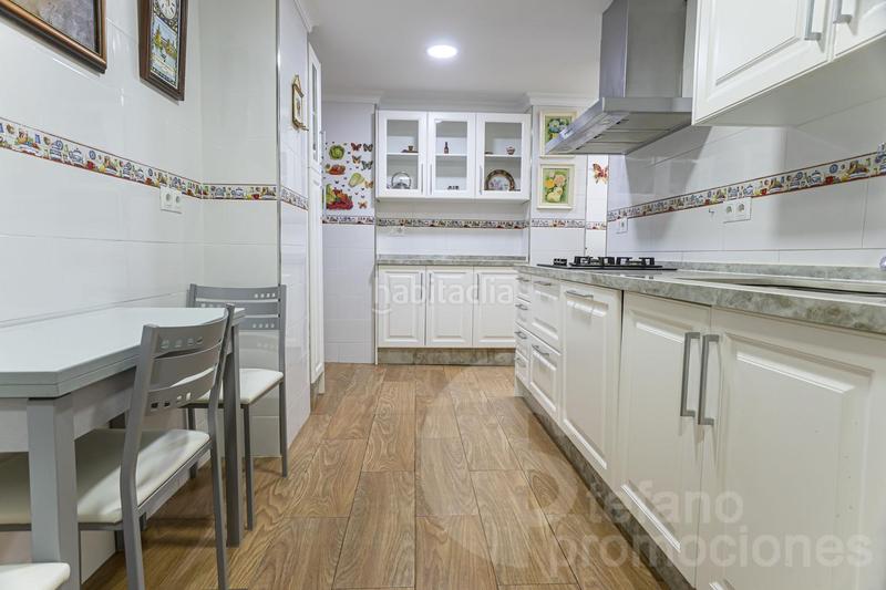 Foto 94a31b8a-998f-46d6-9485-b58ce067d7d7. Piso amplia y luminosa vivienda de esquina totalmente reformada en el centro . cuenta con 3 dormitorios en Málaga