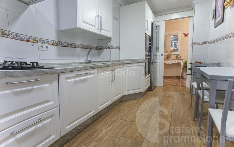 Foto efd5192a-4664-4d26-aad5-53360f22b892. Piso amplia y luminosa vivienda de esquina totalmente reformada en el centro . cuenta con 3 dormitorios en Málaga