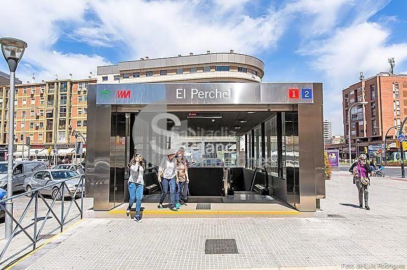 Foto b7062440-767b-4221-8b88-8d9b71182dc4. Piso amplio y luminoso piso de 3 dormitorios y 2 baños, incluyendo suite en la habitación principal, con terraza y cocina totalmente eq en Málaga