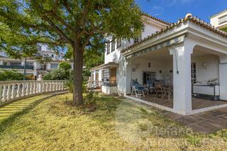 Casa en Miraflores del Palo. Villa independiente en malaga este, a mano de todo, y con servic