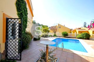Location Maison jumelée à Limonar. En el corazón del limonar, a un paso del paseo miramar y playas