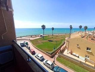 Pis a Guadalmar. Vivienda frente al mar, a solo 30 metros de la playa, con vistas