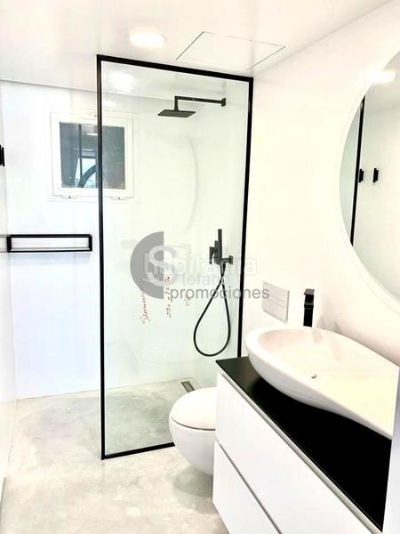 Foto 17f457c3-436d-43f0-ba74-10bdf3dd4b60. Piso exclusiva vivienda en venta en el corazón de la malagueta, diseñada con acabados modernos y contemporáneos que combinan estilo, fu en Málaga