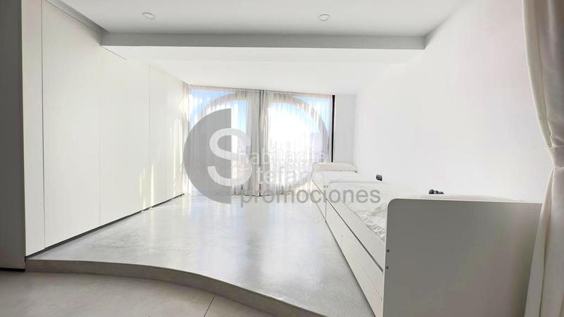 Foto 1ba6f7b6-0aac-49ed-adb0-d280748885cc. Piso exclusiva vivienda en venta en el corazón de la malagueta, diseñada con acabados modernos y contemporáneos que combinan estilo, fu en Málaga