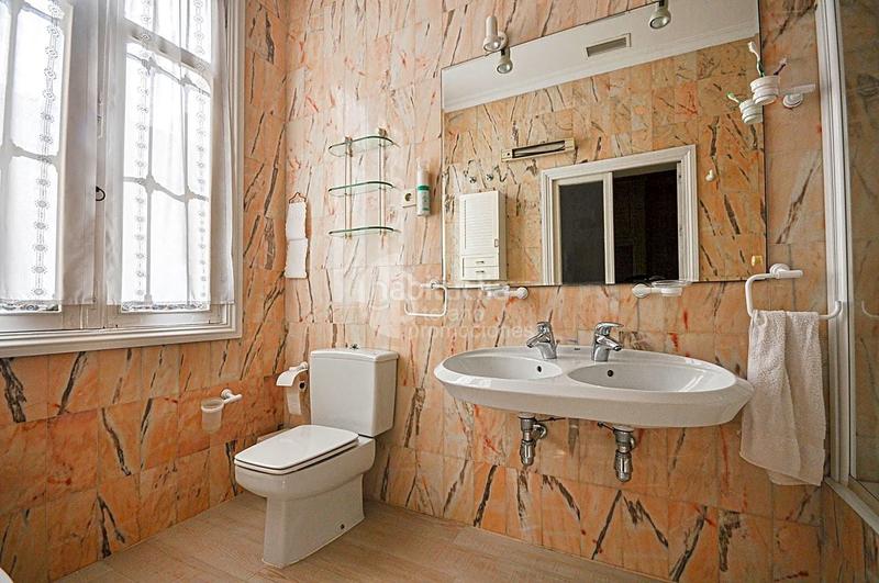 Foto d256d94a-30bd-4fed-8b2f-5994f6515bc1. Ground floor with heating in La Malagueta - Monte Sancha Málaga