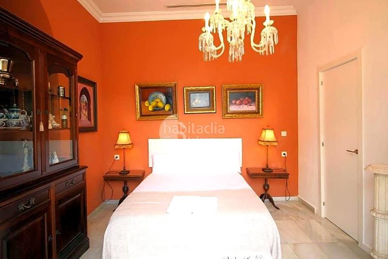Foto a8bdadb1-438d-41ad-8f78-7f0d11c00805. Casa señorial y representativa casa, con carácter , dando a paseo de sancha, techos muy altos, y detalles de gran arquitectura, en Málaga