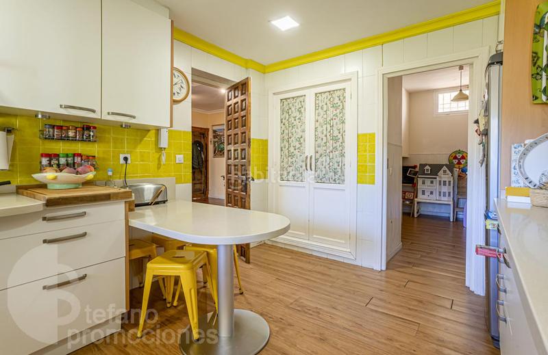 Foto f4b9df61-7fc1-485f-b180-577367f67d38. Haus mit heizung parking pool in Mayorazgo Málaga