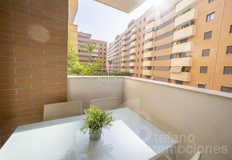 Foto 8105eb91-84e3-45d2-9bfa-5093e739d328. Appartamento con parcheggio piscina in Parque Ayala - Jardín de la Abadía - Huelín Málaga
