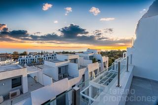 Casa adossada  Pitágoras. Diseño minimalista en añoreta baja,  a solo 500 metros de la pla