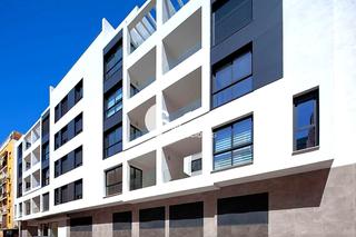 Aparcament cotxe  Constancia. Plaza de garaje en perchel sur, amplia  con ascensor montacoches