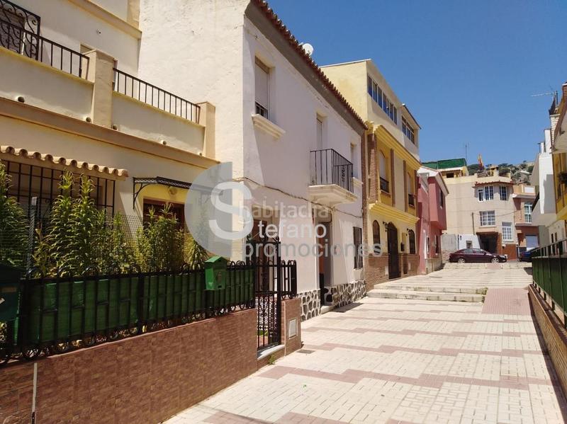 Foto 5d1d2a29-25da-4522-8015-cd1806c4b3a6. Casa bifamiliare in Martiricos - La Roca - La Rosaleda Málaga