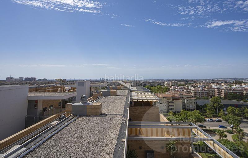 Foto 3c462d2c-c41b-4c87-be28-c53cfefae2b1. Dúplex amb aparcament piscina a El Consul - Ciudad Universitaria - El Romeral Málaga