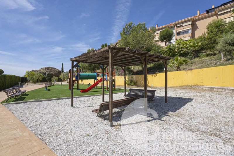 Foto dab5e87a-be0f-4b26-9a4a-631f35d8bf3a. Pis amb aparcament piscina a Miraflores del Palo Málaga