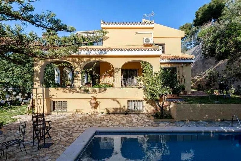 Foto b10ef242-2dba-4e8b-811f-5808cc4a0c84. Casa amb calefacció aparcament piscina a Pinares de San Antón Málaga