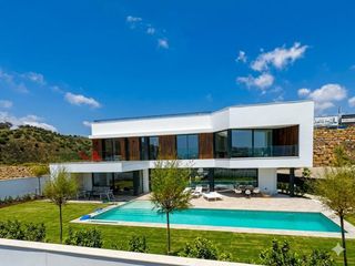 Casa a Limonar. Villa de lujo en colinas del limonar, prácticamente a estrenar,