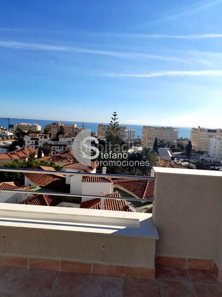 Foto 0b0eaad0-f41c-4cd1-be33-a0bdfa782a2a. Dúplex amb aparcament piscina a Montemar Torremolinos