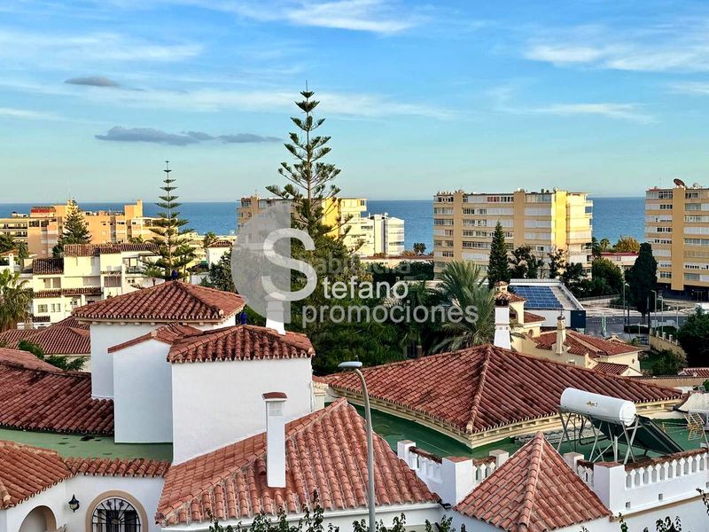Foto 7f98752e-1a55-4759-ae35-bcbac9f5f582. Dúplex amb aparcament piscina a Montemar Torremolinos