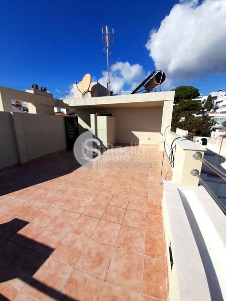 Foto 85afe854-8e20-4429-8fe3-4debc5d30d43. Dúplex amb aparcament piscina a Montemar Torremolinos