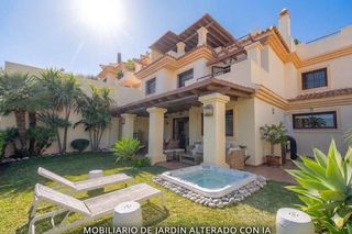 Maison jumelée à Pinares de San Antón. Encantador chalet de esquina, un oasis  con el  lujo de vivir en