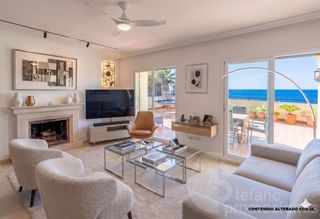Casa aparellada a Pinares de San Antón. Chalet pareado con vistas al mar desde todas las habitaciones, a
