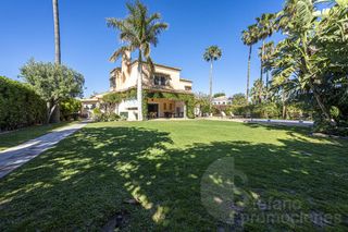 Casa a Guadalmar. Majestuoso chalet independiente de 365 m construidos en una sola